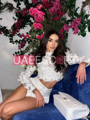 Janine , bust size B, height 170, weight 53, age 25