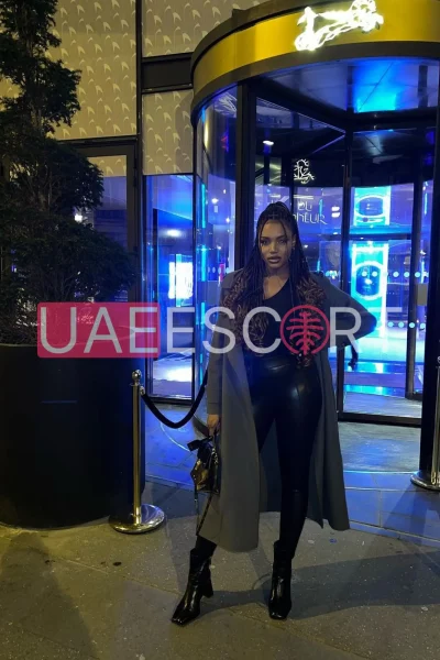 Jess, bust size B, height 178, weight 73, age 23