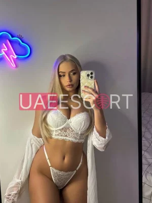 Joni , bust size B, height 167, weight 52, age 24