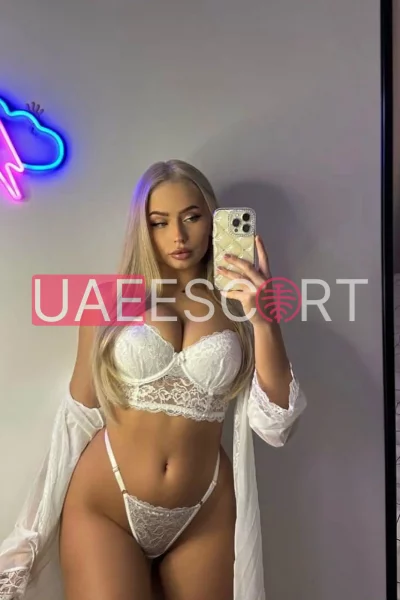 Joni, bust size B, height 167, weight 52, age 24