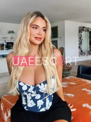 Kacie-71 , bust size D, height 166, weight 65, age 28