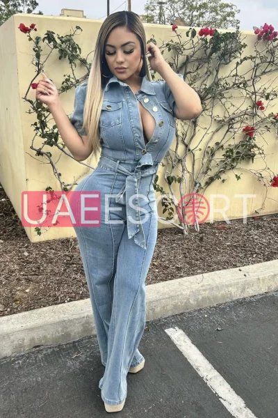 Adina, bust size C, height 171, weight 45, age 28