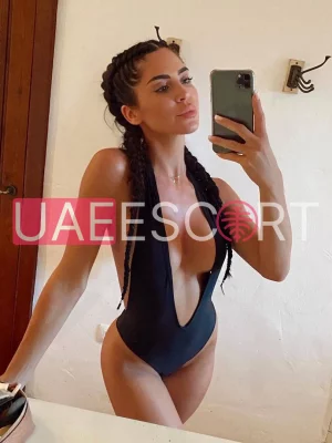 Launa , bust size B, height 168, weight 51, age 24
