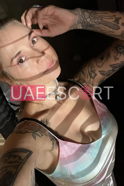 Adriane, bust size B, height 165, weight 56, age 19