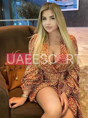 Lupe , bust size B, height 175, weight 80, age 25