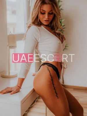 Alyse , bust size B, height 168, weight 54, age 29