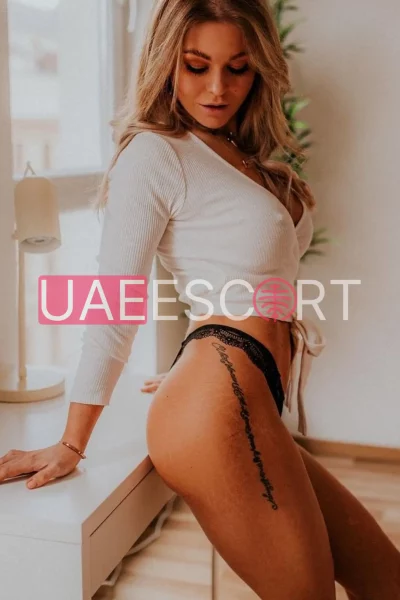 Alyse, bust size B, height 168, weight 54, age 29