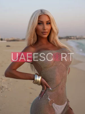 Blanca , bust size D, height 170, weight 63, age 29