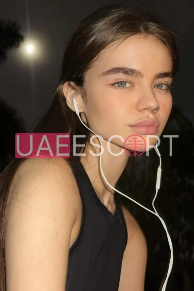 Alia, bust size B, height 170, weight 52, age 25