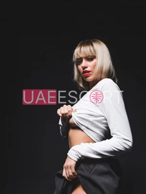 Aliya, bust size D, height 161, weight 49, age 22