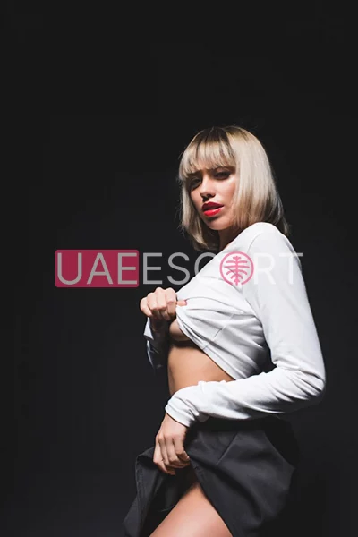 Aliya, bust size D, height 161, weight 49, age 22