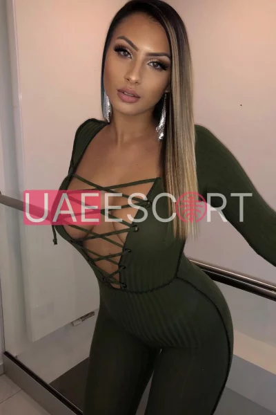 Kate, bust size B, height 172, weight 62, age 27