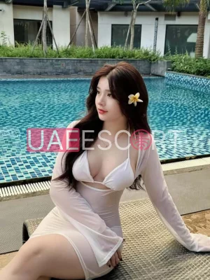 Lindy , bust size D, height 160, weight 50, age 23