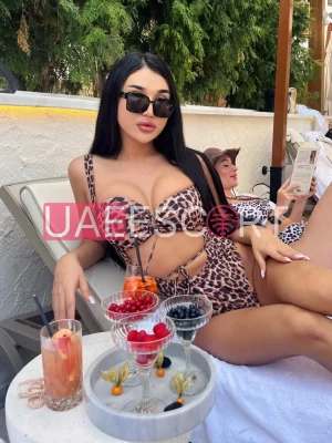 Malik , bust size B, height 169, weight 54, age 26