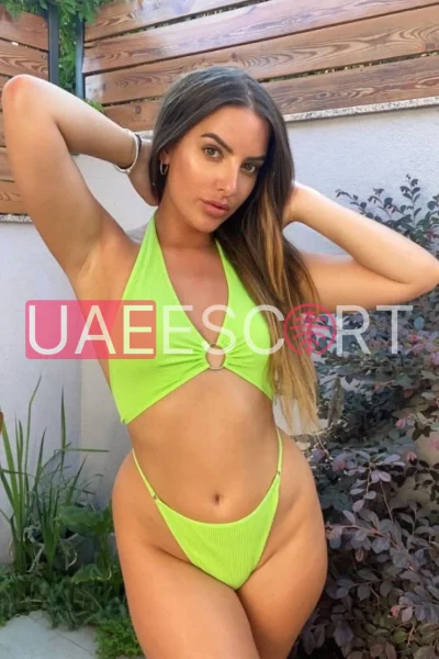 Alaina, bust size C, height 168, weight 54, age 25