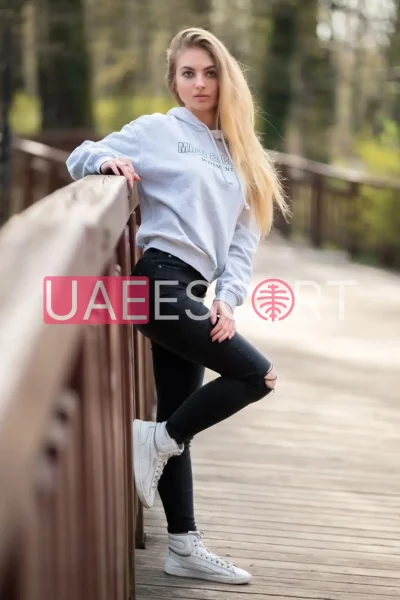 Ami, bust size B, height 168, weight 51, age 23