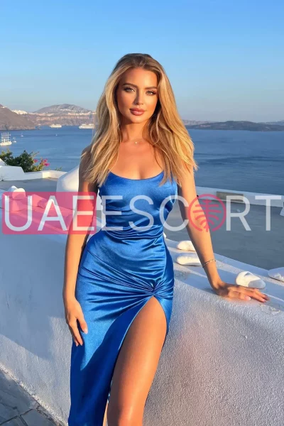 Angie, bust size C, height 170, weight 68, age 24