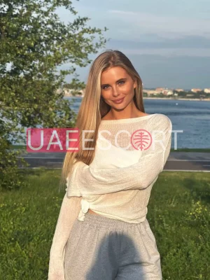 Charlotte , bust size B, height 169, weight 51, age 25