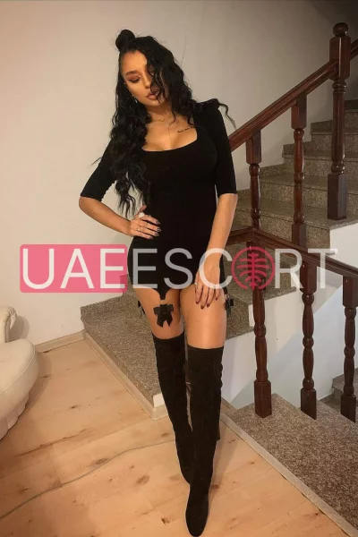 Elissa, bust size B, height 175, weight 55, age 27