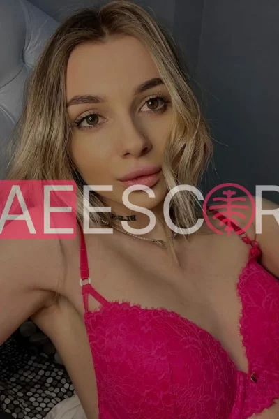 Isa, bust size C, height 167, weight 63, age 18