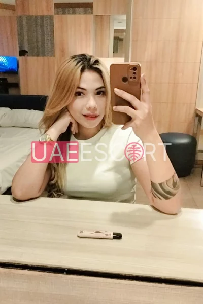 Julianna, bust size B, height 139, weight 140, age 23