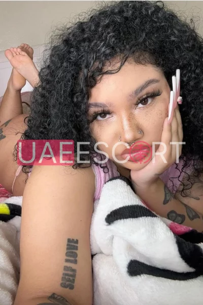 Mariah, bust size B, height 172, weight 57, age 25