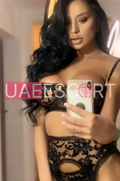 Elissa, bust size B, height 175, weight 55, age 27
