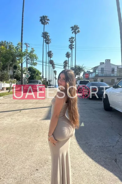 Eleanor, bust size B, height 152, weight 49, age 23