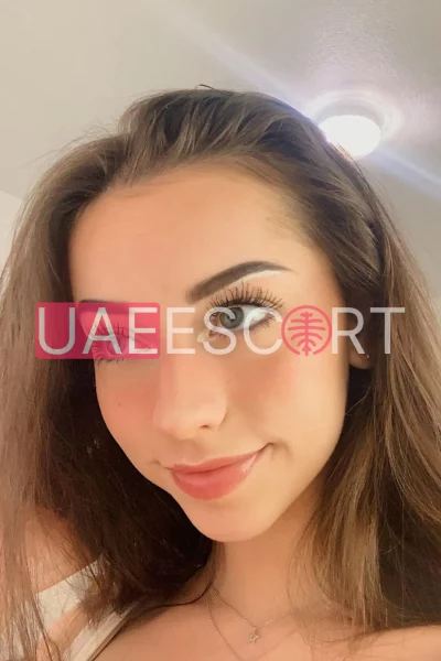 Jena, bust size B, height 178, weight 49, age 19