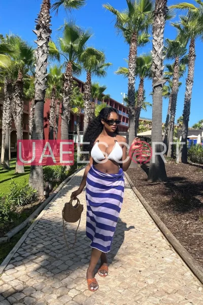 Jess, bust size B, height 178, weight 73, age 23