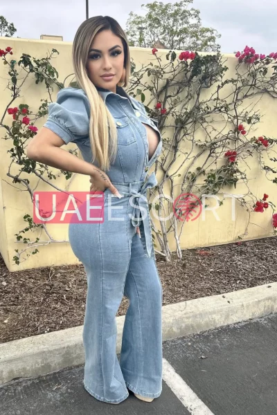 Adina, bust size C, height 171, weight 45, age 28