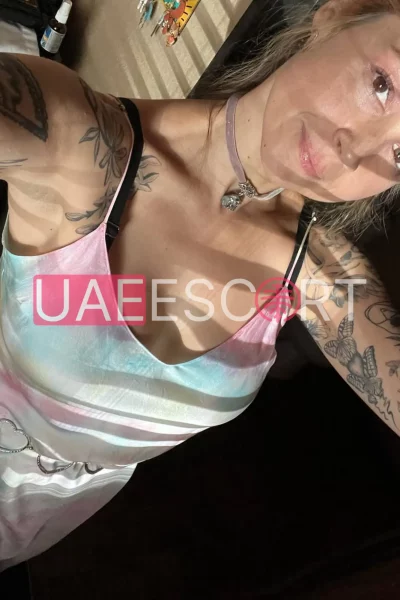 Adriane, bust size B, height 165, weight 56, age 19