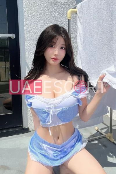 Mandy, bust size B, height 165, weight 55, age 23