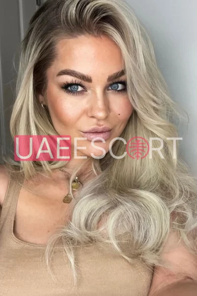 Alyse, bust size B, height 168, weight 54, age 29