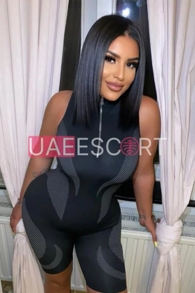 Ara, bust size D, height 170, weight 60, age 29