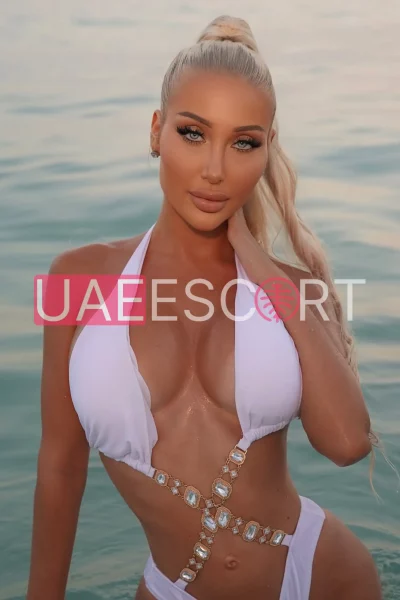 Blanca, bust size D, height 170, weight 63, age 29