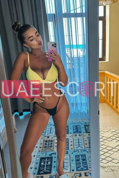 Dina, bust size B, height 170, weight 48, age 28