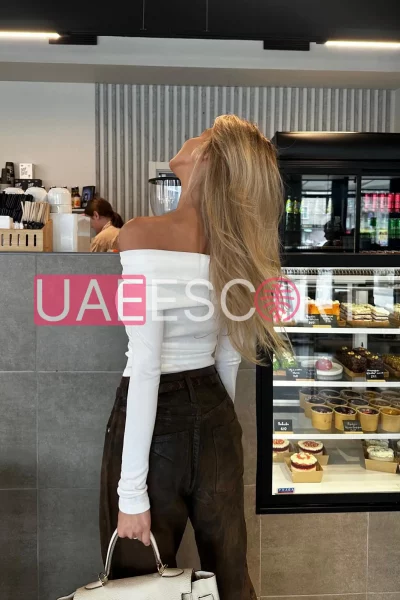 Eloise, bust size D, height 173, weight 60, age 25