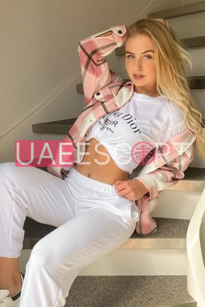 Lila, bust size B, height 168, weight 53, age 24