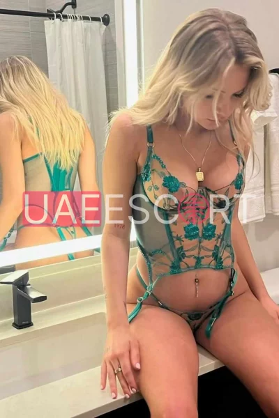 Ali, bust size D, height 165, weight 54, age 24