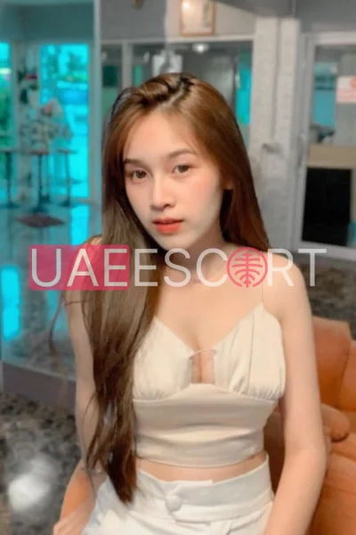 Chloe, bust size D, height 160, weight 46, age 23