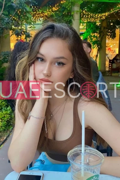 Cleo, bust size B, height 168, weight 54, age 23