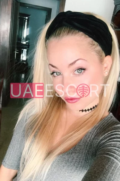 Corine, bust size B, height 173, weight 75, age 28