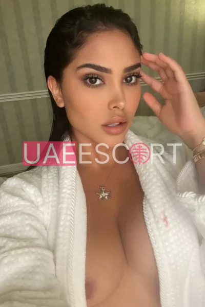 Esta, bust size B, height 158, weight 50, age 25