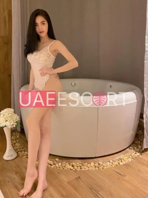 Brooke-312 , bust size C, height 163, weight 45, age 21