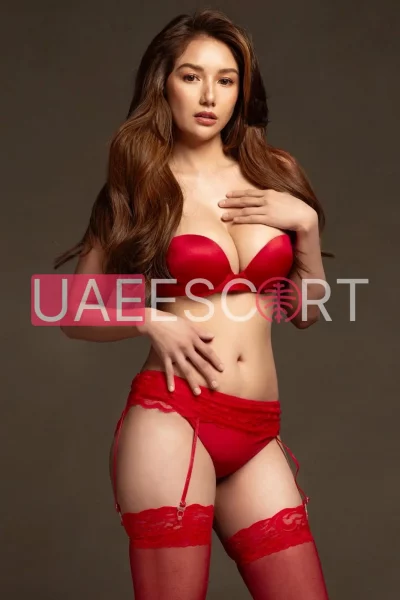 Camila, bust size C, height 162, weight 50, age 27