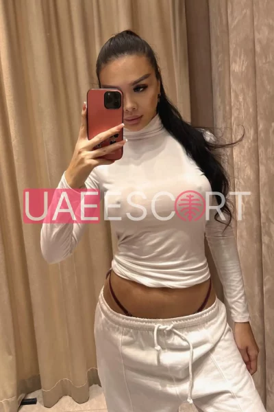 Dara, bust size C, height 171, weight 55, age 24