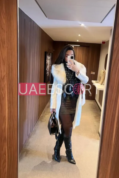 Kareen, bust size C, height 161, weight 45, age 27