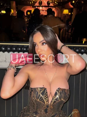 Landan , bust size C, height 169, weight 48, age 26