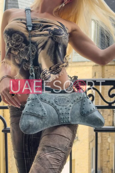 Lily, bust size D, height 173, weight 68, age 25